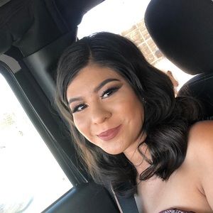 Meet your Posher, Maribel